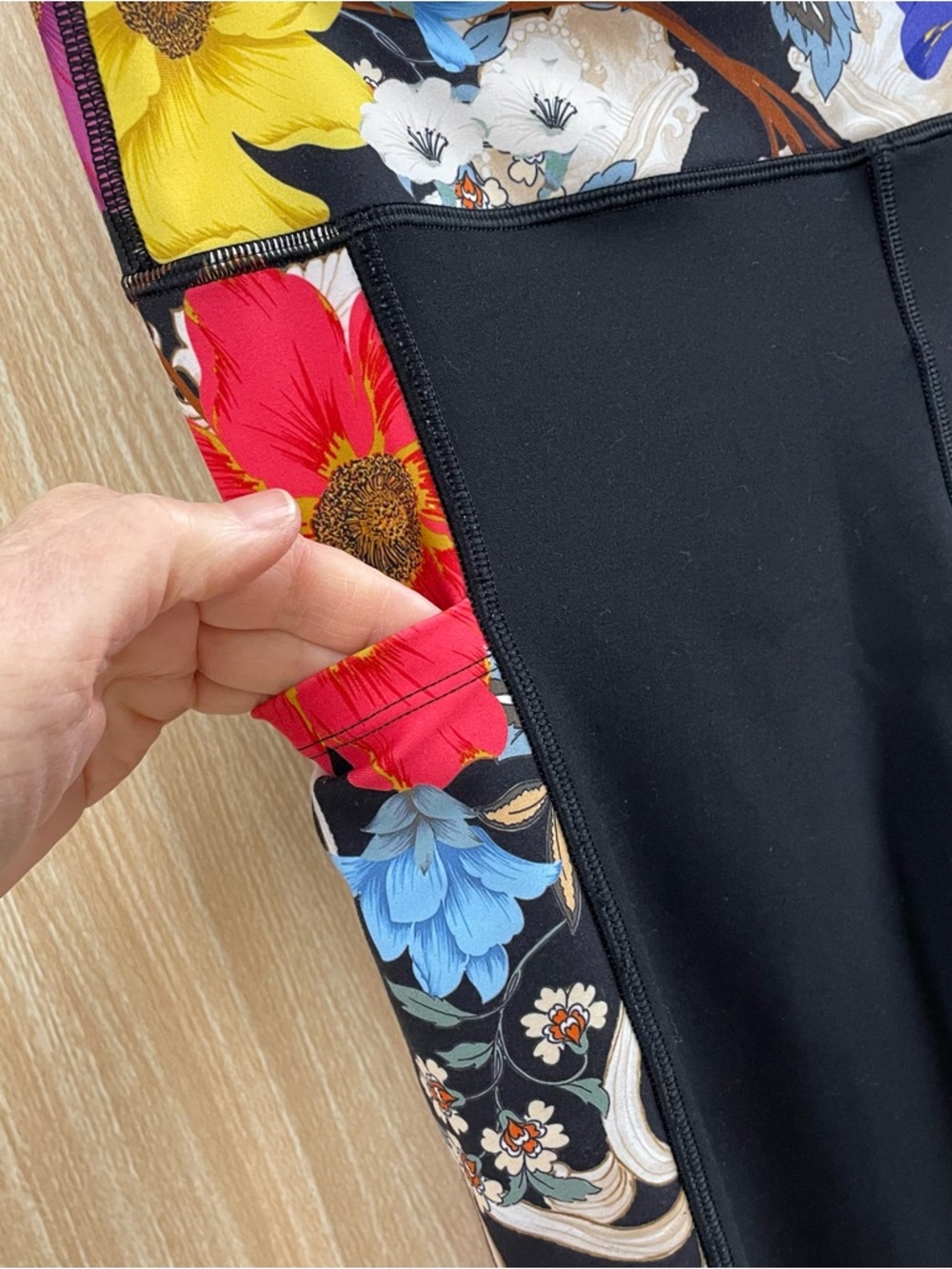 Johnny Was black floral leggings size medium - Picture 4 of 6